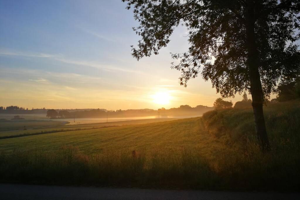 Charmantes Ferienhaeuschen Zwischen Muenchen Und Augsburg Ried  外观 照片