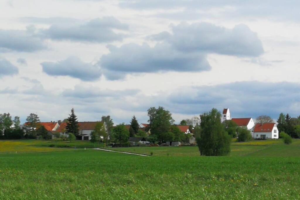 Charmantes Ferienhaeuschen Zwischen Muenchen Und Augsburg Ried  外观 照片